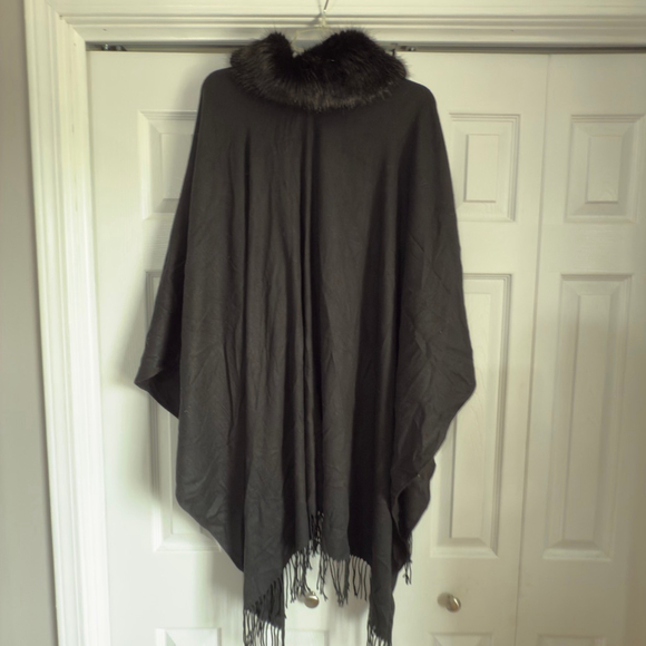 Women's Black Faux Fur Collar Shall Size OS SKU527 - Picture 2 of 2